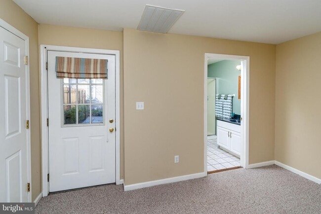 Building Photo - 62 Church St