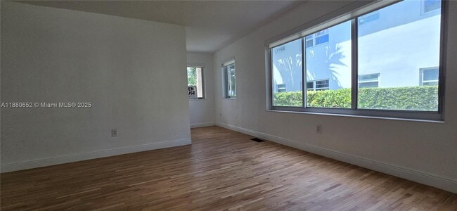 Building Photo - 3915 Ponce de Leon Blvd