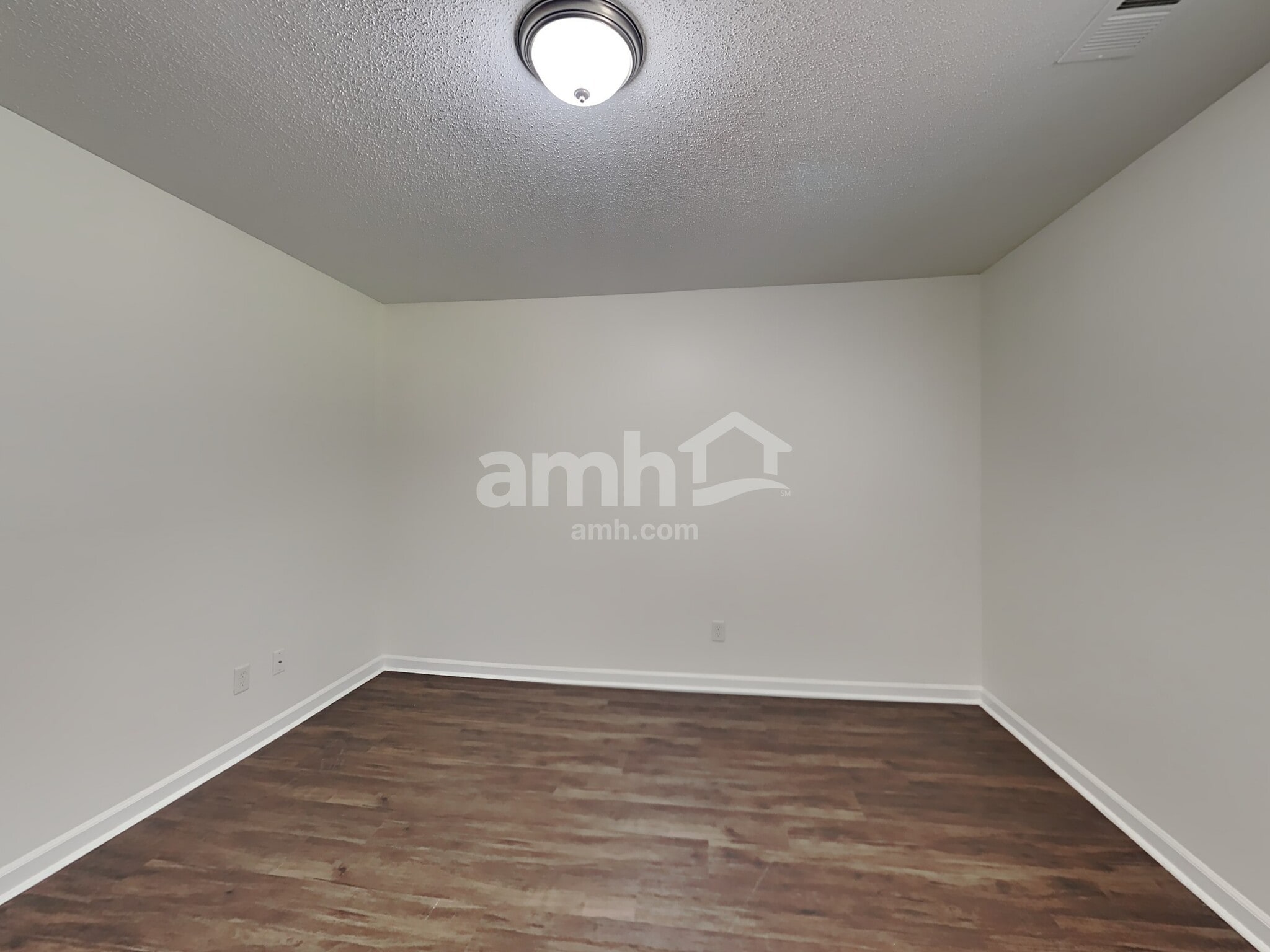 Building Photo - 8014 New Castle Cv