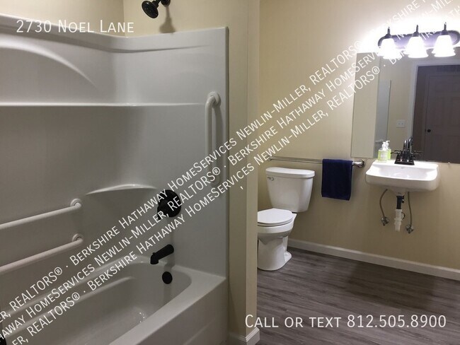 Building Photo - Woods of Noel Lane - Lower 2 BR