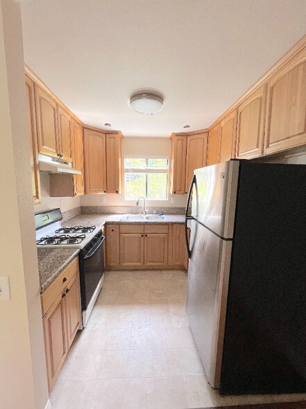 Building Photo - 248 W Avenida Palizada