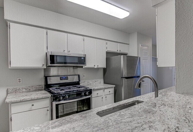Building Photo - 12302 Deer Falls Dr