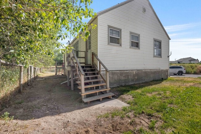 Building Photo - M311AR