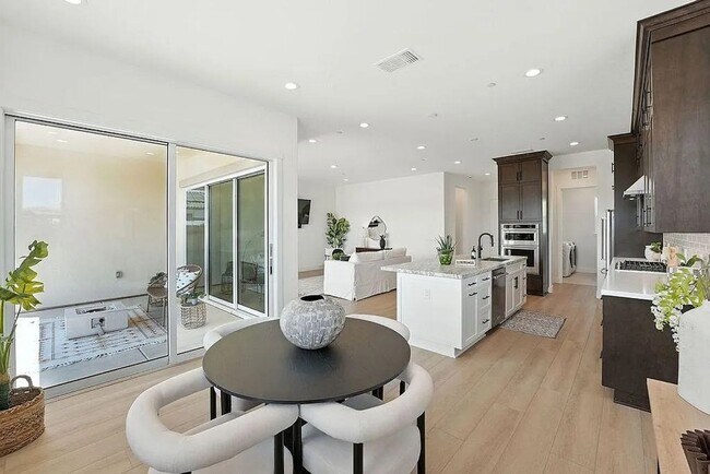 Building Photo - Spacious 2 bedroom 2 bath Home in 55+ Adul...