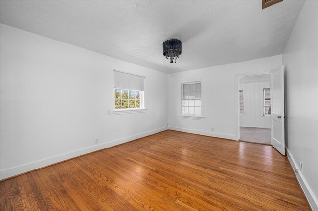 Building Photo - 1955 Lexington St