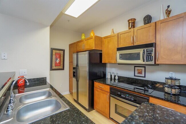 Building Photo - Fully Furnished Sugar Land Town Square Condo – Some Utilities Included