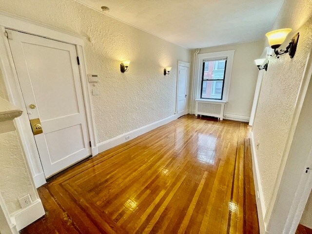 Primary Photo - 123 Richmond St