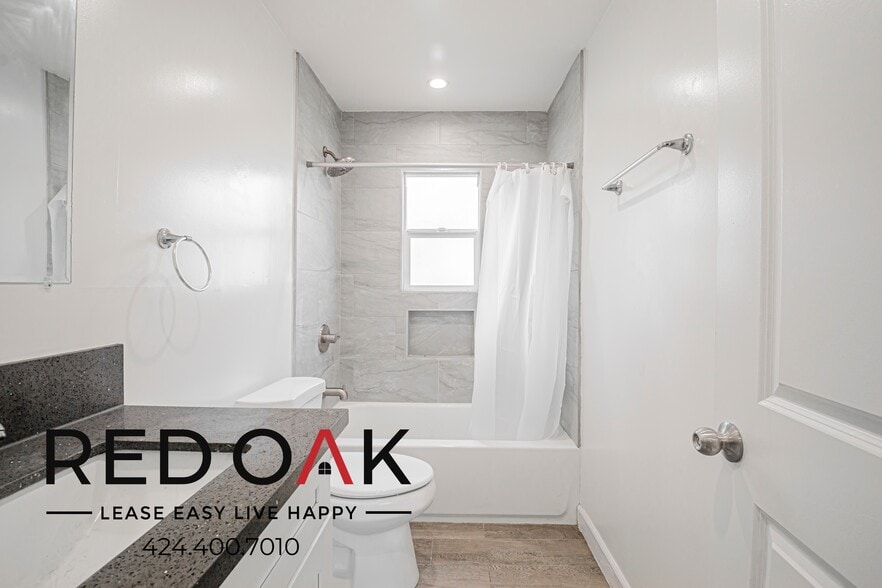 Building Photo - 923 W 75th St