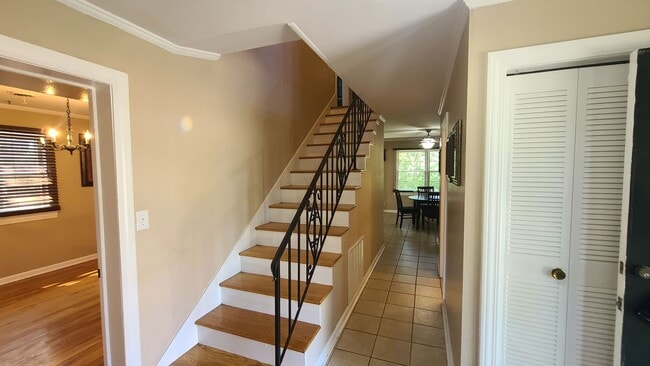 Building Photo - Kennedy Drive Retreat - 4 bedrm with bonus...