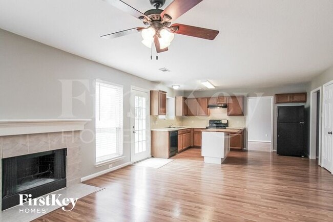 Building Photo - 14827 Willow Hearth Dr