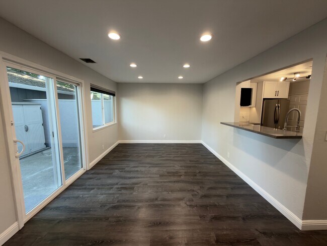 Building Photo - 1430 Newhall Pkwy