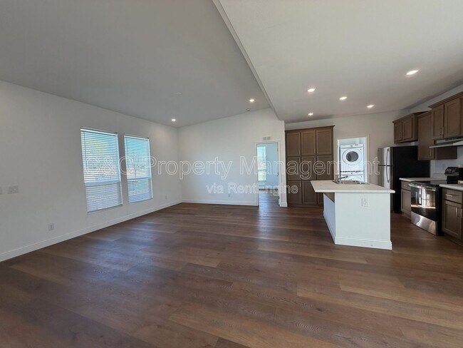 Building Photo - 759 W Chase Ave