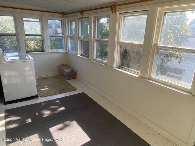 Building Photo - 251 Robinson St