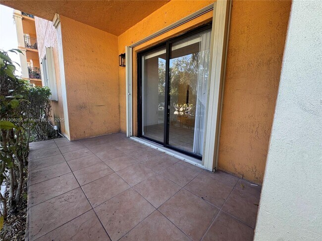 Building Photo - 9340 Fontainebleau Blvd