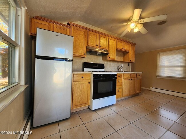Building Photo - 43 Shoreland Terrace