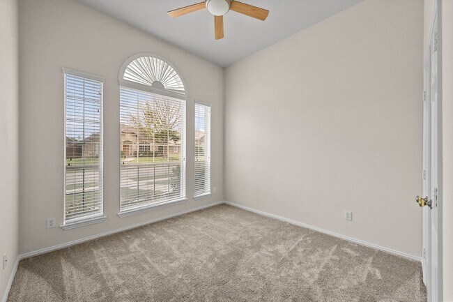 Building Photo - 3205 Hamlett Ln