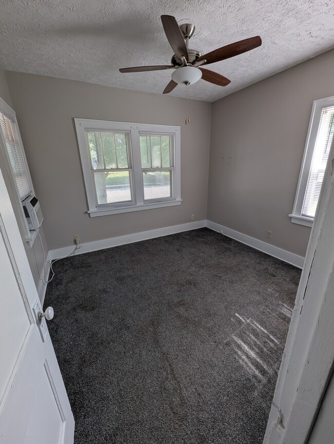 Building Photo - 2202 1 Bed 1 Bath