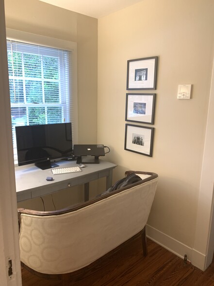 Study Nook - 522 E Samford Ave