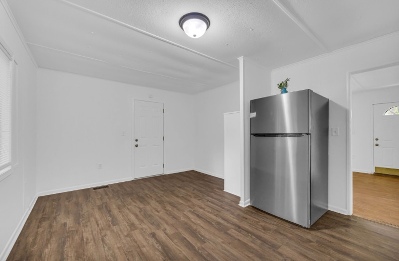 Building Photo - 303 Martin Cir