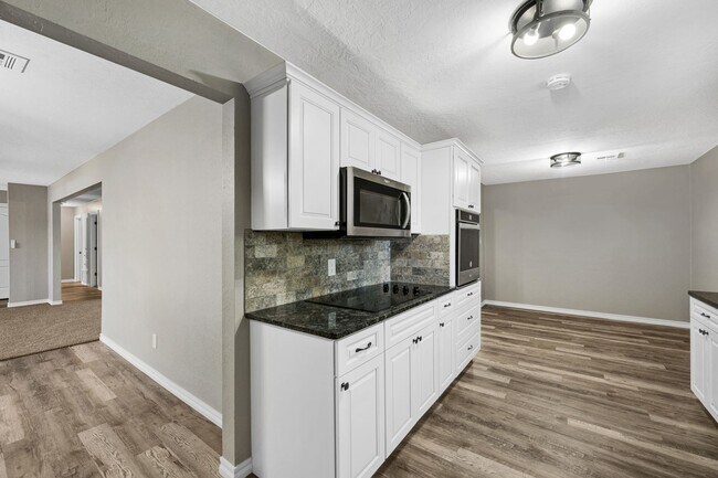 Building Photo - Remodeled