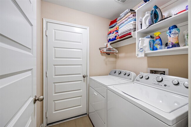 Building Photo - 7030 Villa Mountain Ln