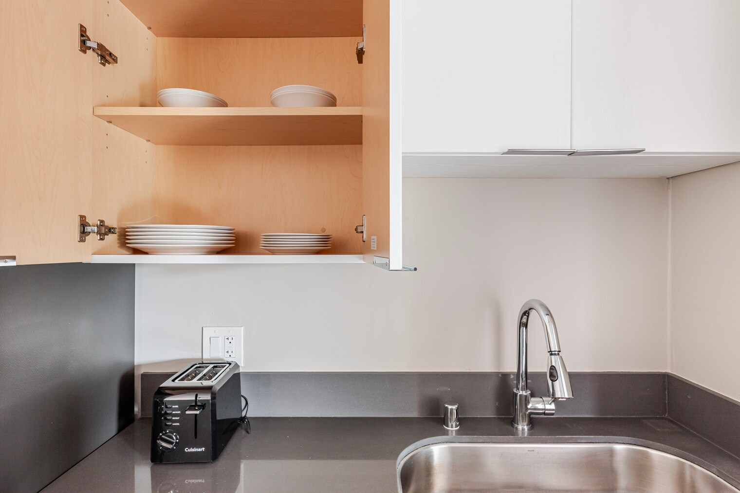 Building Photo - 900 E Hillsdale Blvd