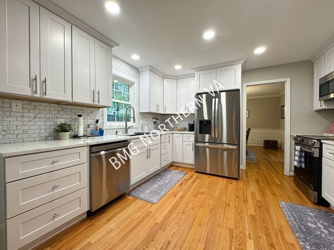 Building Photo - 404 Onondio Cir SE