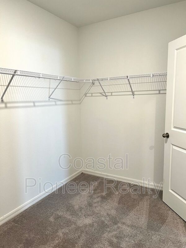 Building Photo - 16695 Parker River St