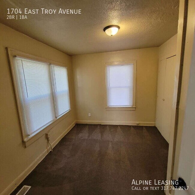 Building Photo - 1704 E Troy Ave
