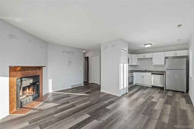 Building Photo - 3445 Cochran Dr