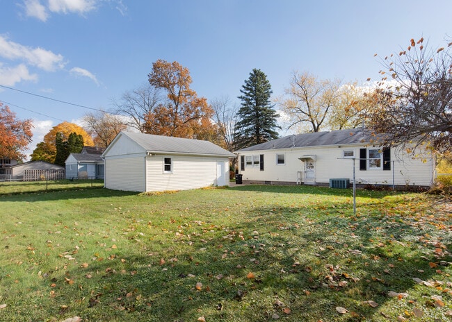 Building Photo - 3243 38th Ave