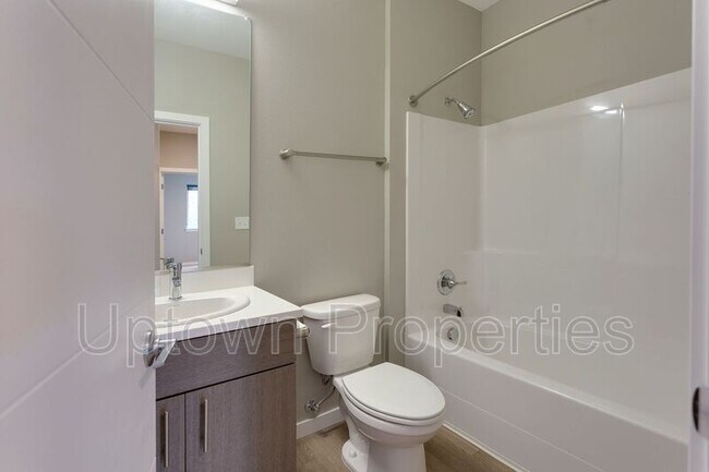 Building Photo - 3563 N Gantenbein Ave
