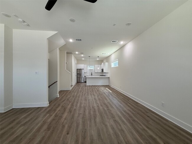 Building Photo - 803 Martin St