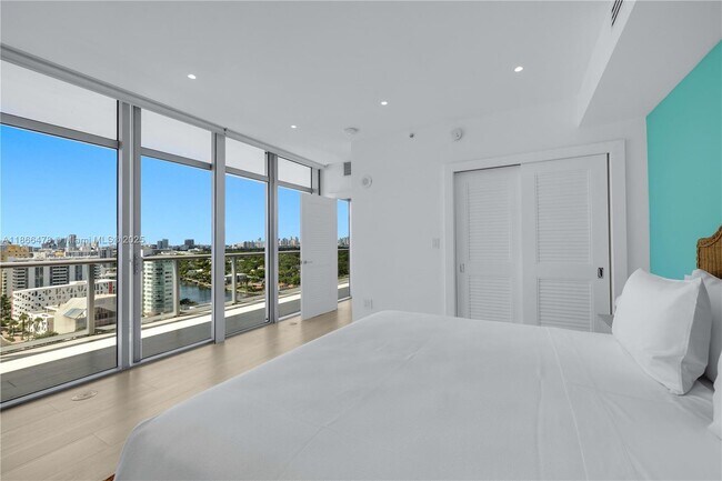 Building Photo - 3737 Collins Ave