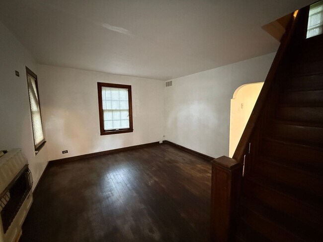 Building Photo - 1424 S Meeker Ave