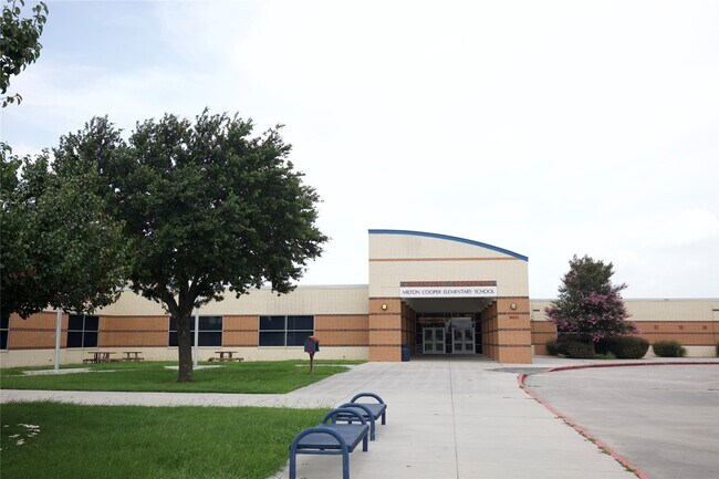 Building Photo - 907 Aft Valley Dr