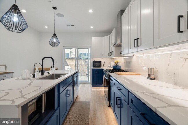 Building Photo - 2409 Oakford St
