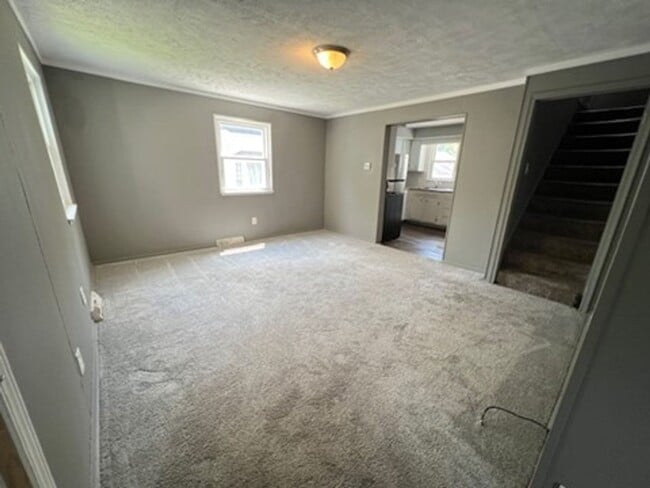 Building Photo - 228 Bowmanville St
