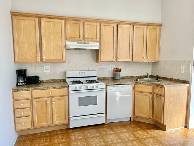 Building Photo - 1014 Washington St