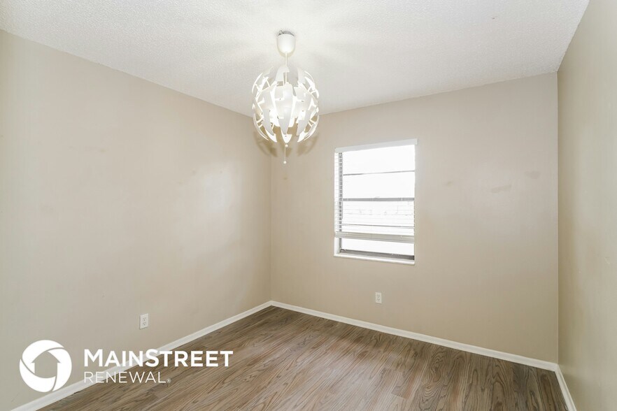 Building Photo - 1805 Lk Crst Ave