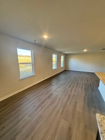 Building Photo - 914 W Sumter St