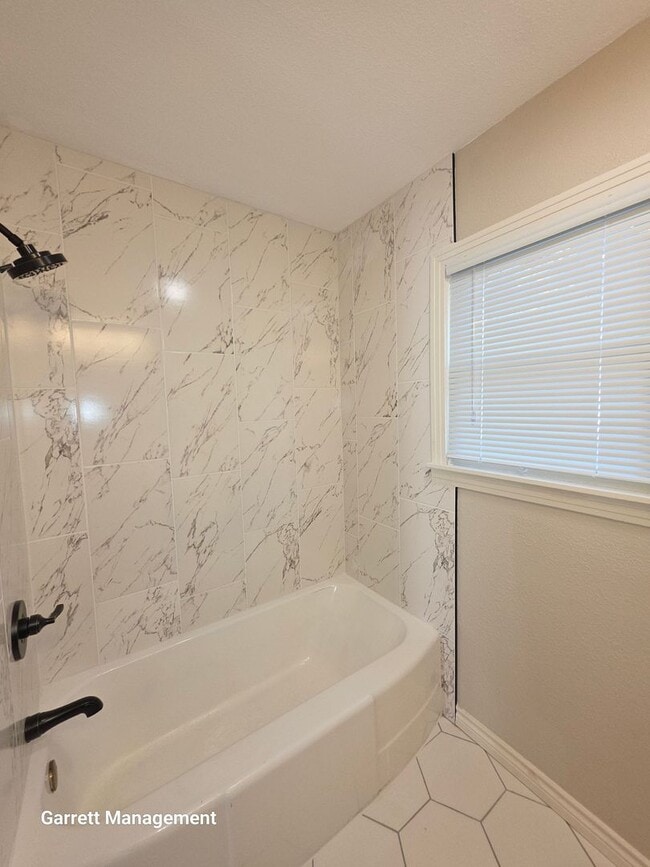 Building Photo - 3/2 Remodeled Home in Lampasas