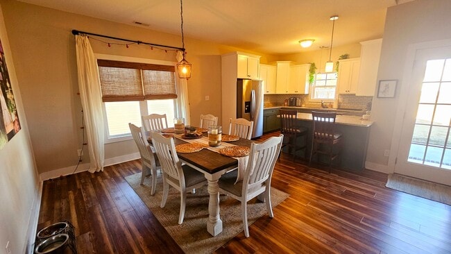 Building Photo - 3 BR 2 BA Garland Shores Subdivision