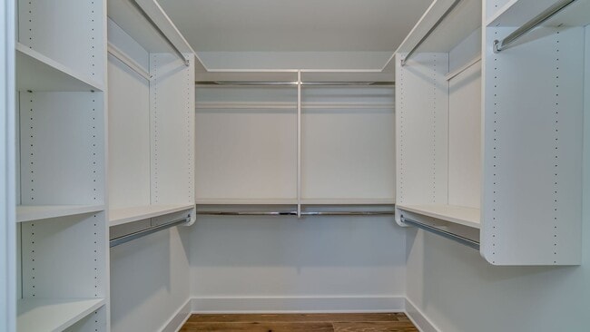 Building Photo - Modern Living In East Nashville!