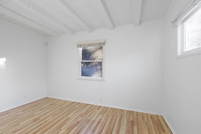 Building Photo - 15826 Magnolia Blvd