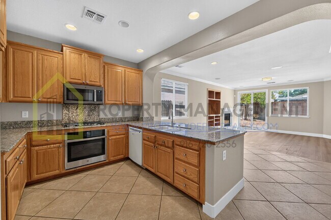Building Photo - Spacious 3-Bed, 2-Bath Retreat on Charm Way