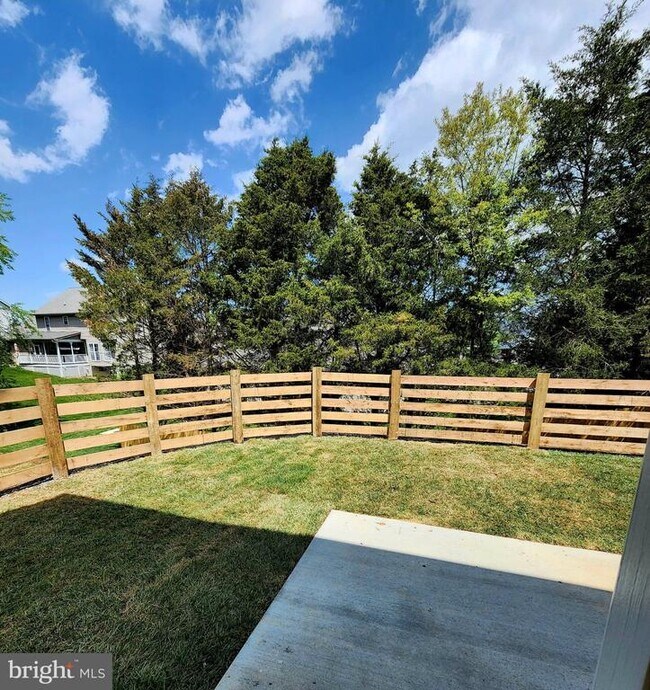 Building Photo - 111 Coralyrose Ct