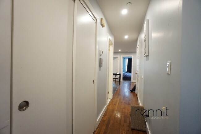 Building Photo - MacDonough St
