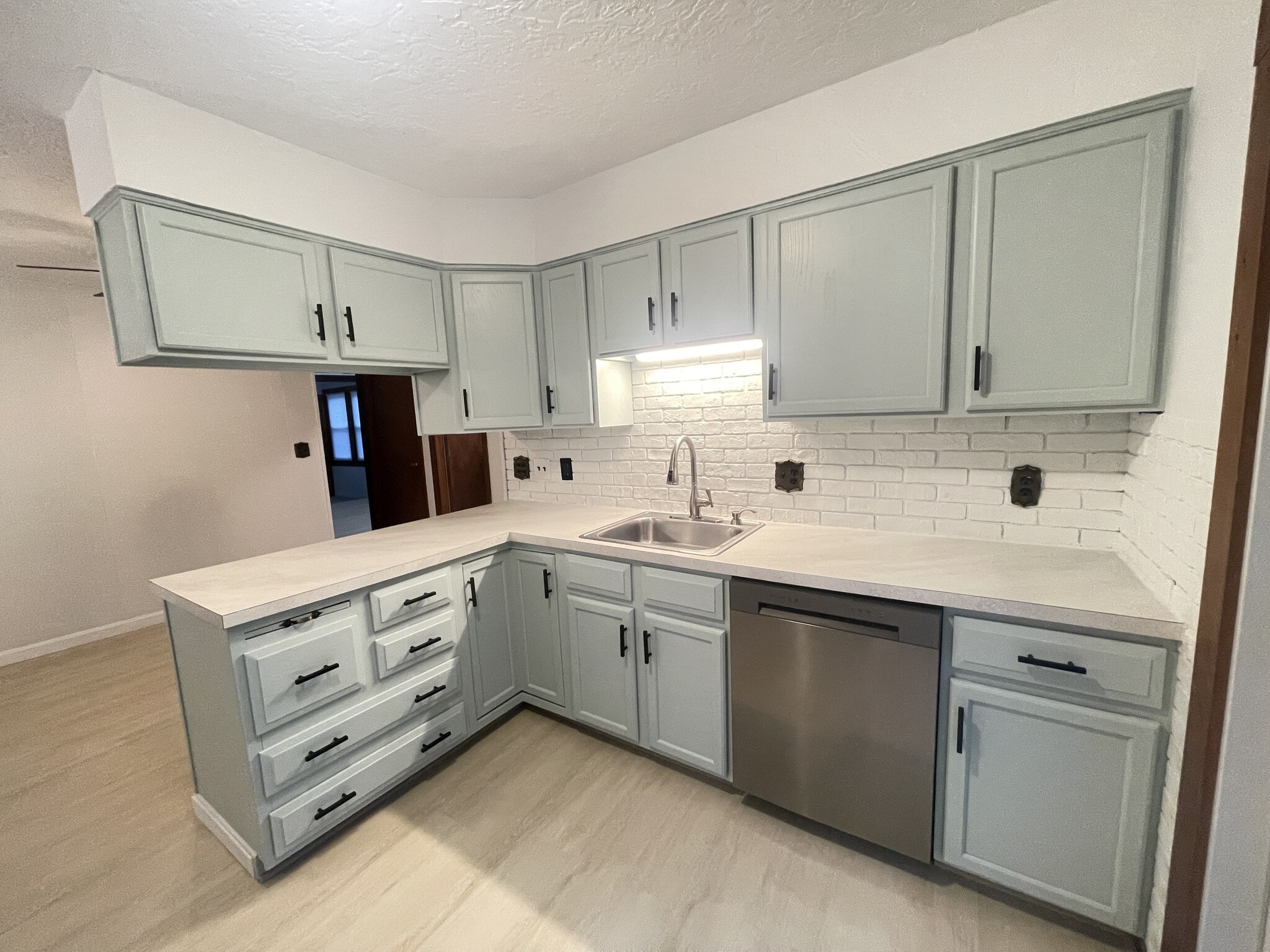 Building Photo - 8 Dalton St