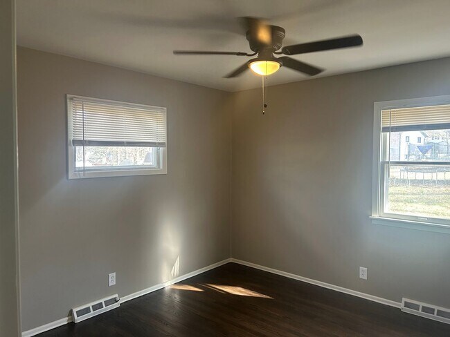 Building Photo - AVAILABLE NOW! Beautiful 3 Newly Rehabbed ...